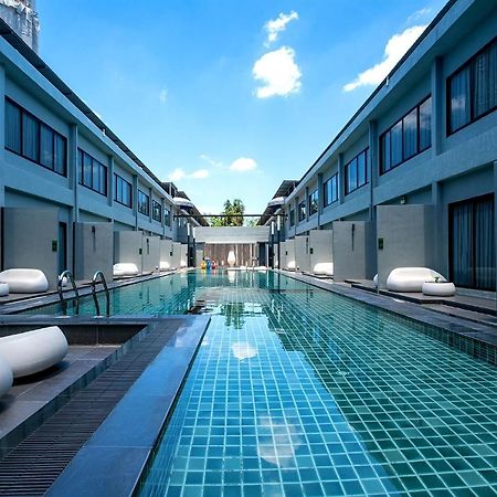 S Ratchada Leisure Hotel - Sha Plus Bangkok Exteriör bild The swimming pool at the hotel