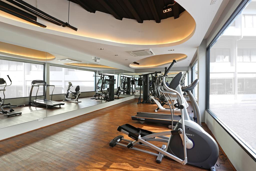 S Ratchada Leisure Hotel - Sha Plus Bangkok Exteriör bild A gym in a hotel