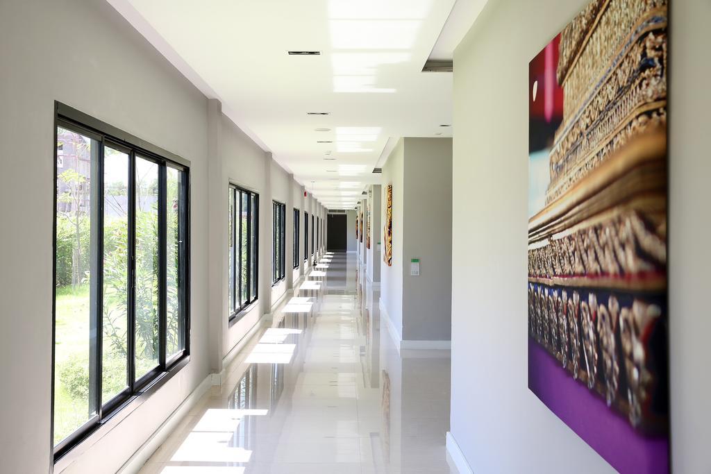 S Ratchada Leisure Hotel - Sha Plus Bangkok Exteriör bild Interior of the school