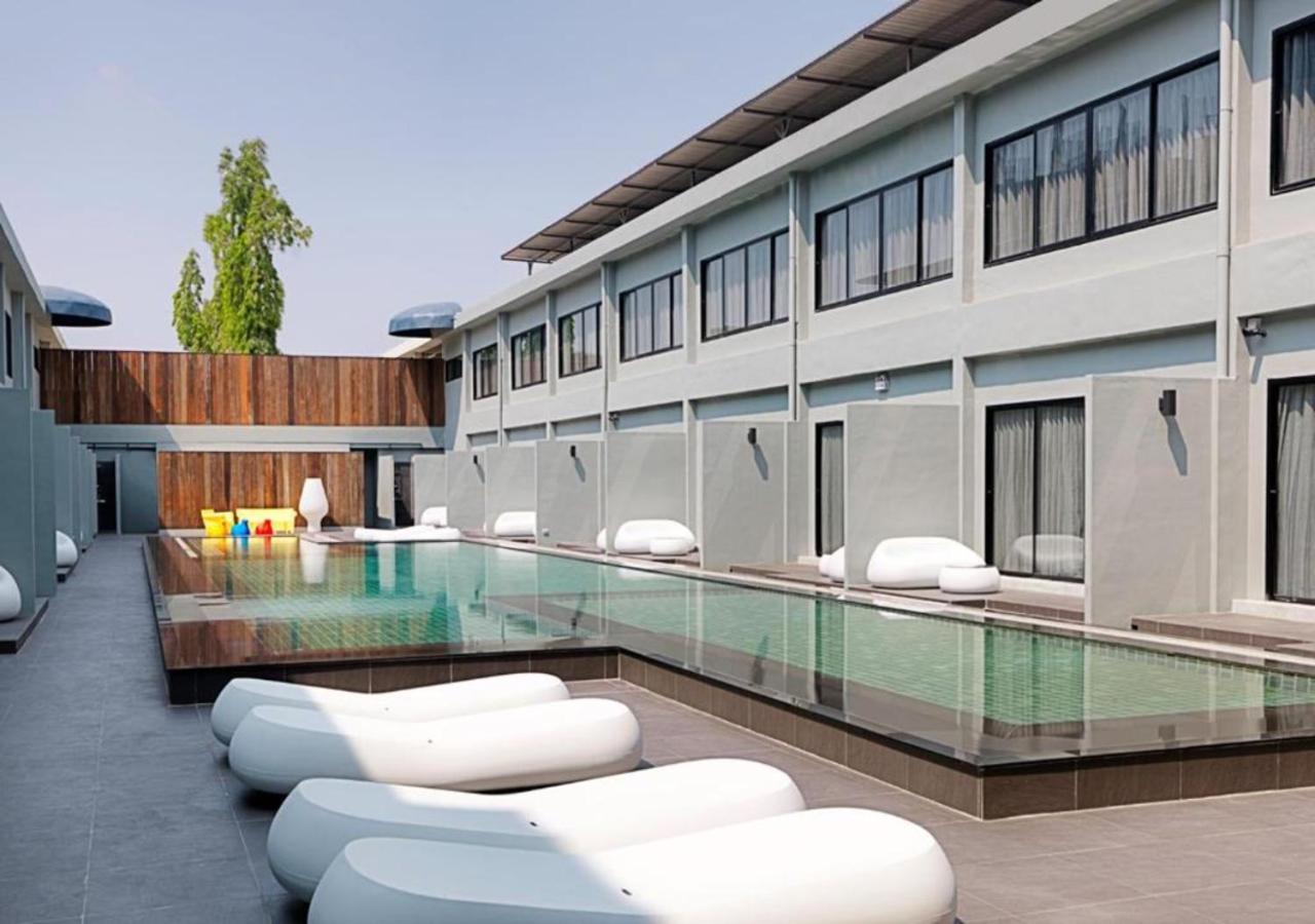 S Ratchada Leisure Hotel - Sha Plus Bangkok Exteriör bild The hotel's pool