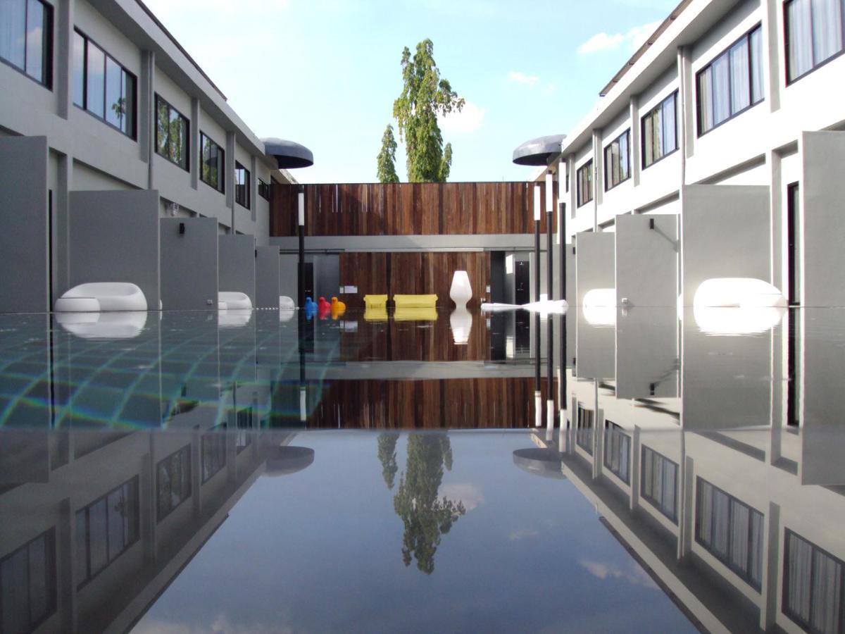S Ratchada Leisure Hotel - Sha Plus Bangkok Exteriör bild The 2007–2008 building
