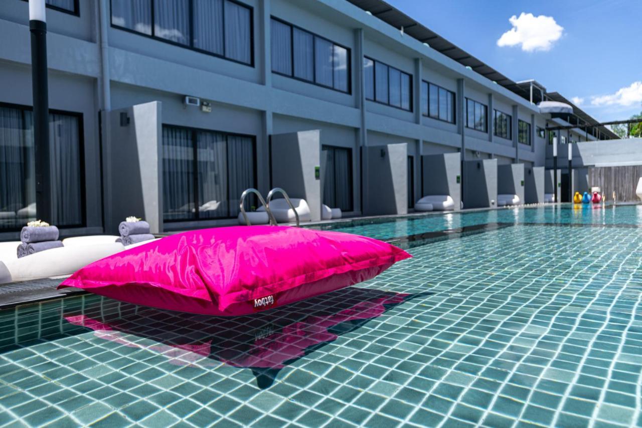 S Ratchada Leisure Hotel - Sha Plus Bangkok Exteriör bild The swimming pool at the hotel