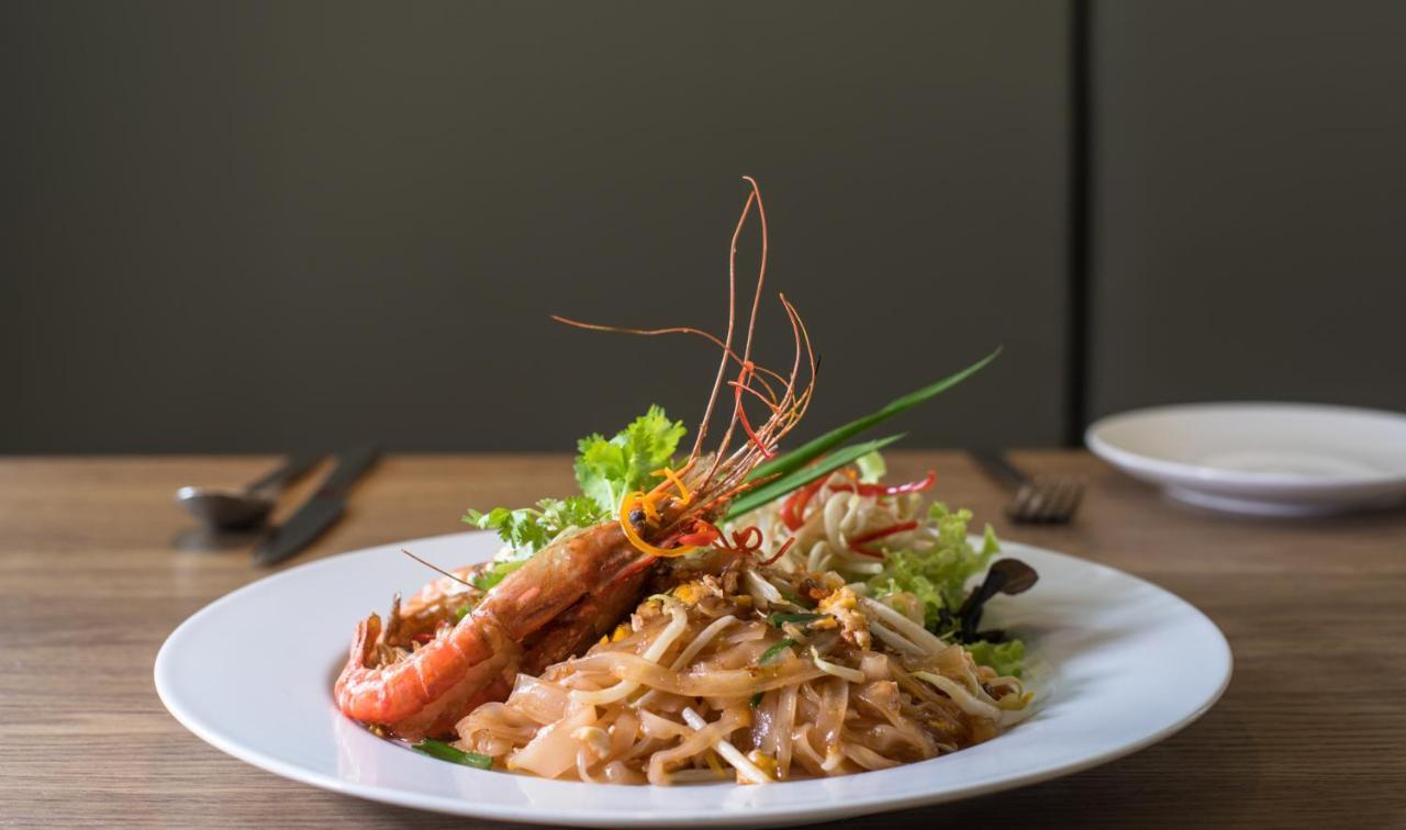 S Ratchada Leisure Hotel - Sha Plus Bangkok Exteriör bild Pad Thai