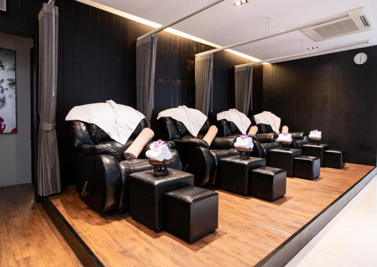 S Ratchada Leisure Hotel - Sha Plus Bangkok Exteriör bild Massage chairs