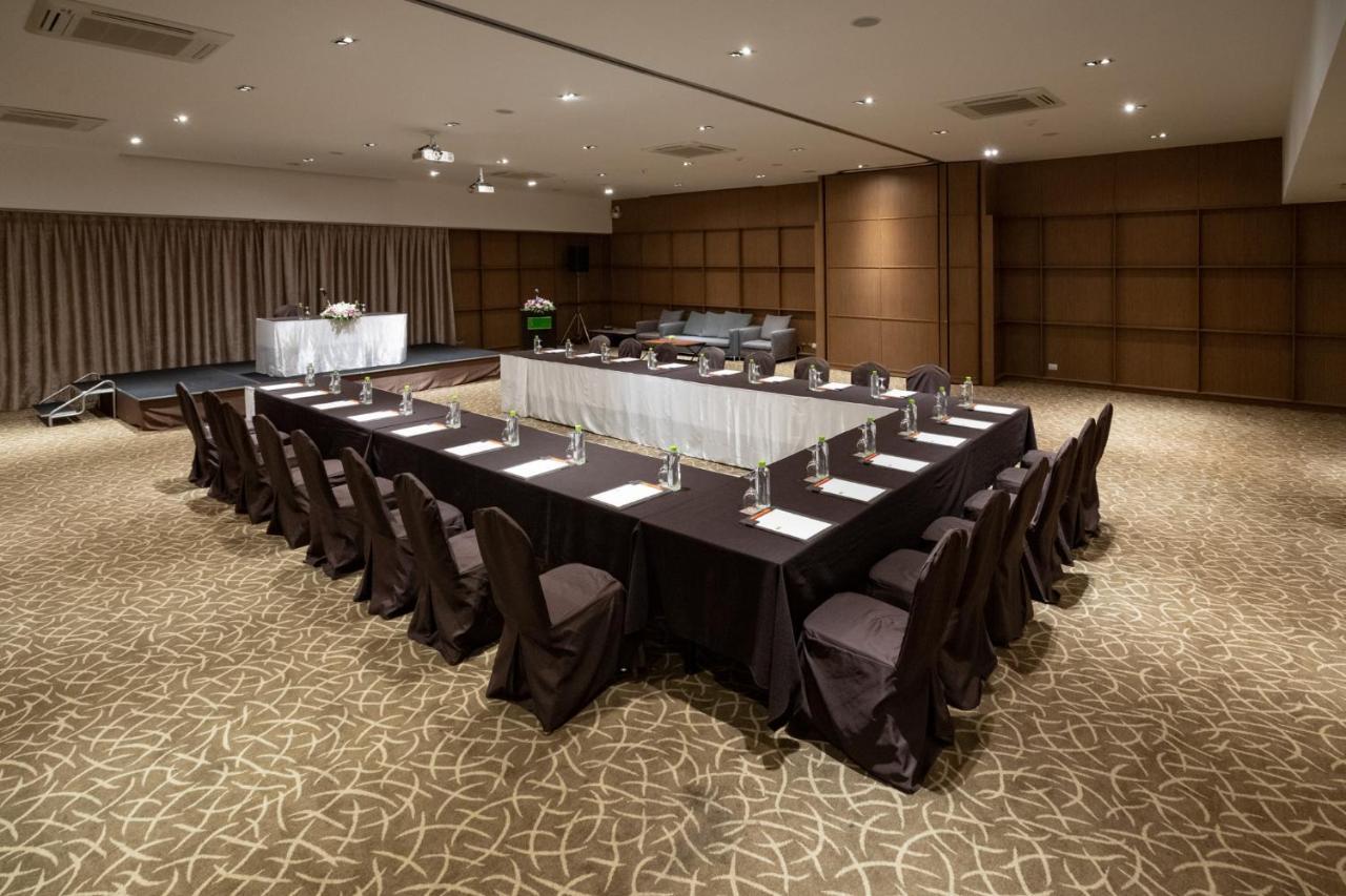 S Ratchada Leisure Hotel - Sha Plus Bangkok Exteriör bild Meeting room